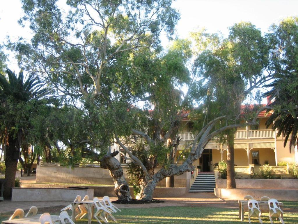 The Priory Hotel Dongara Exterior photo