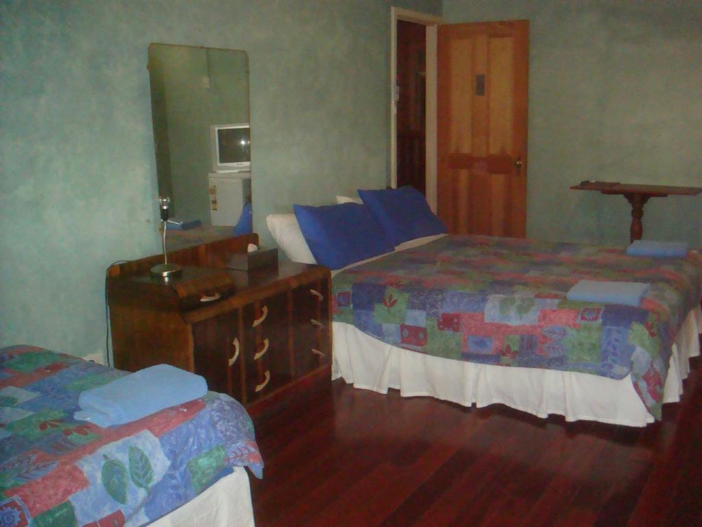 The Priory Hotel Dongara Room photo