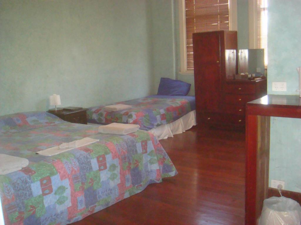 The Priory Hotel Dongara Room photo