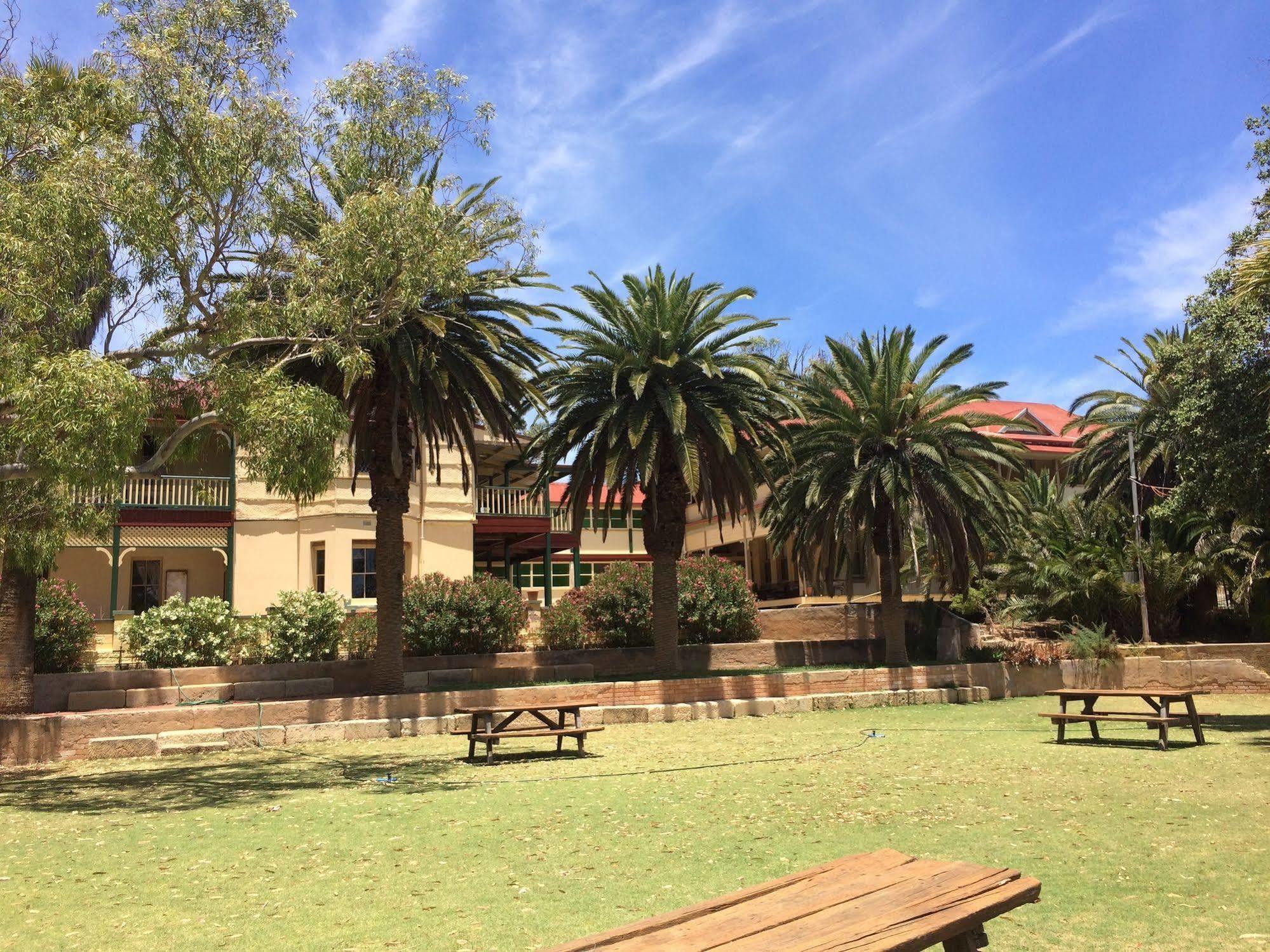 The Priory Hotel Dongara Exterior photo