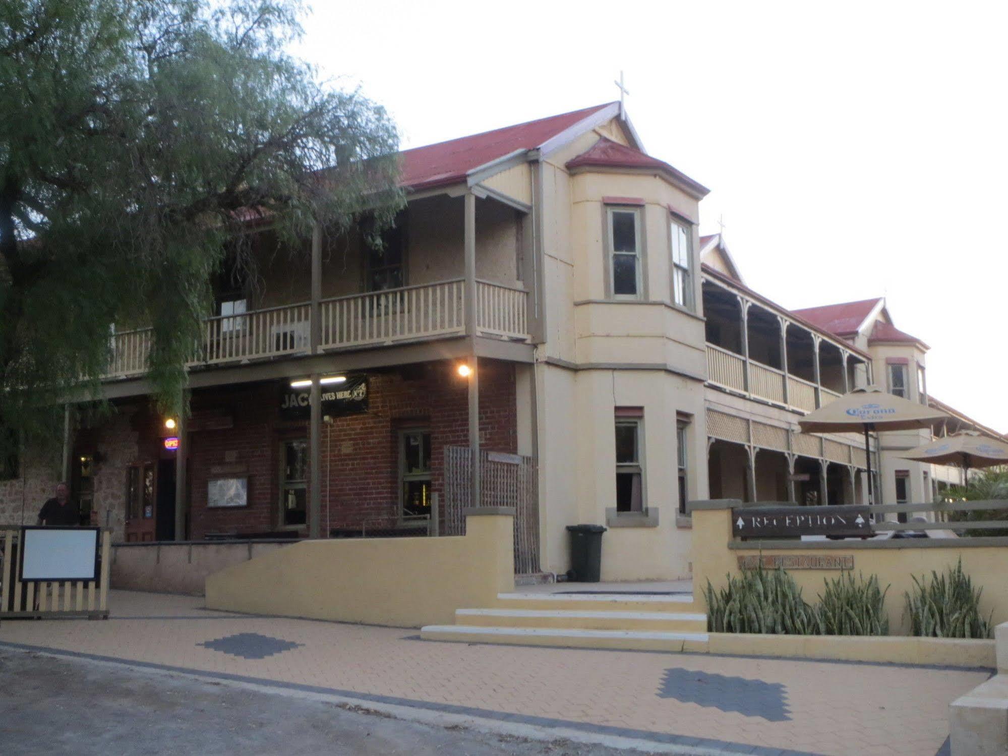 The Priory Hotel Dongara Exterior photo